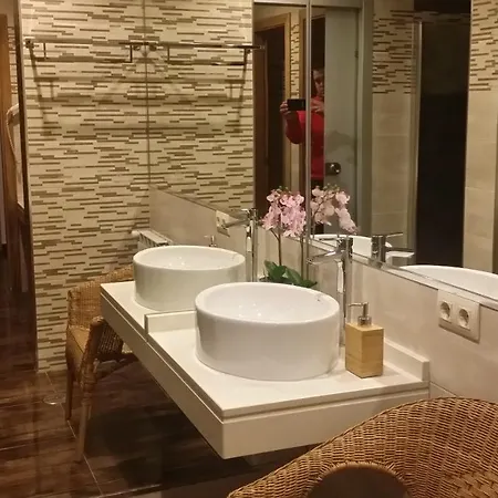 Ultreia بيت شباب